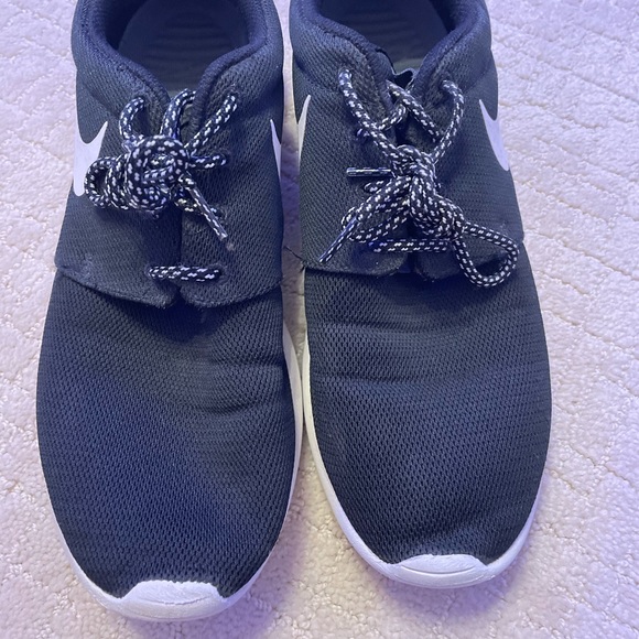Nike sneakers - Picture 2 of 4